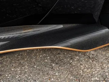 812 Competizione - Nero Daytona - Atelier