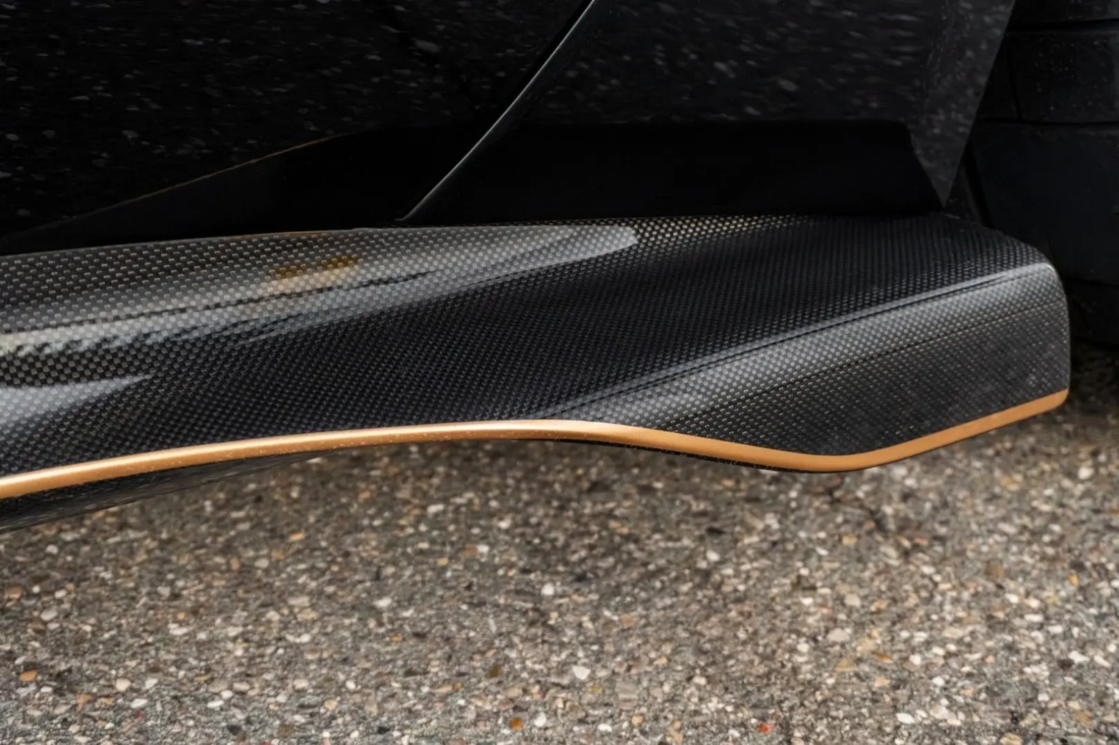 812 Competizione - Nero Daytona - Atelier