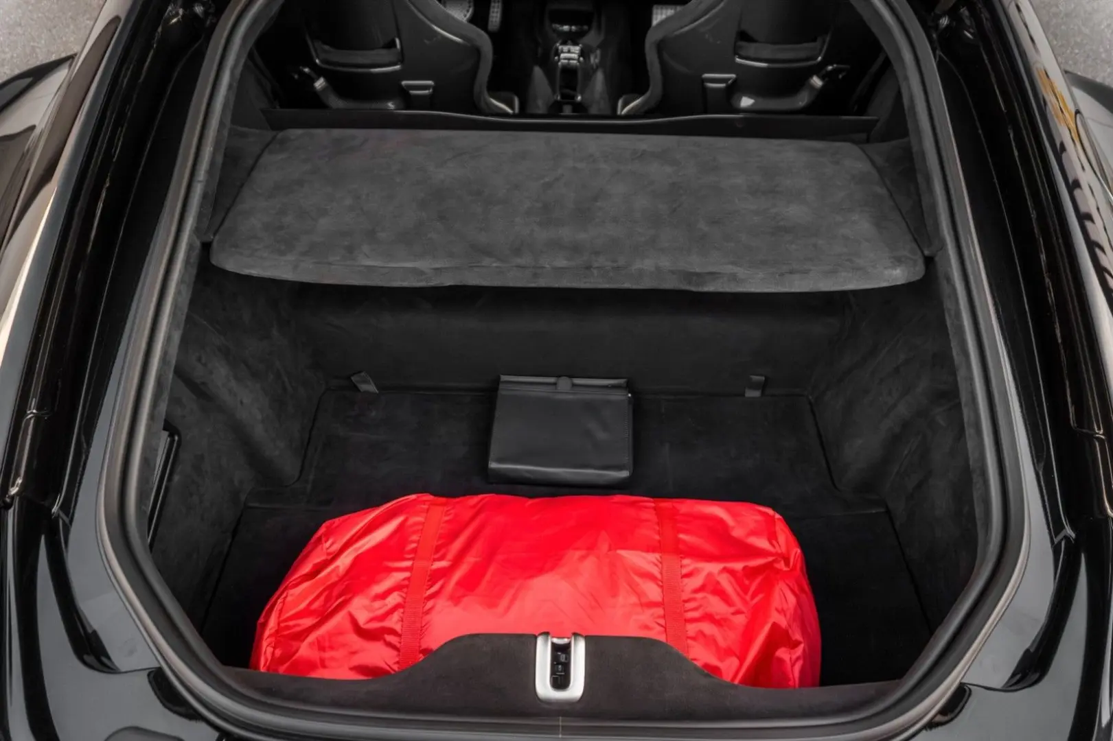 812 Competizione - Nero Daytona - Atelier