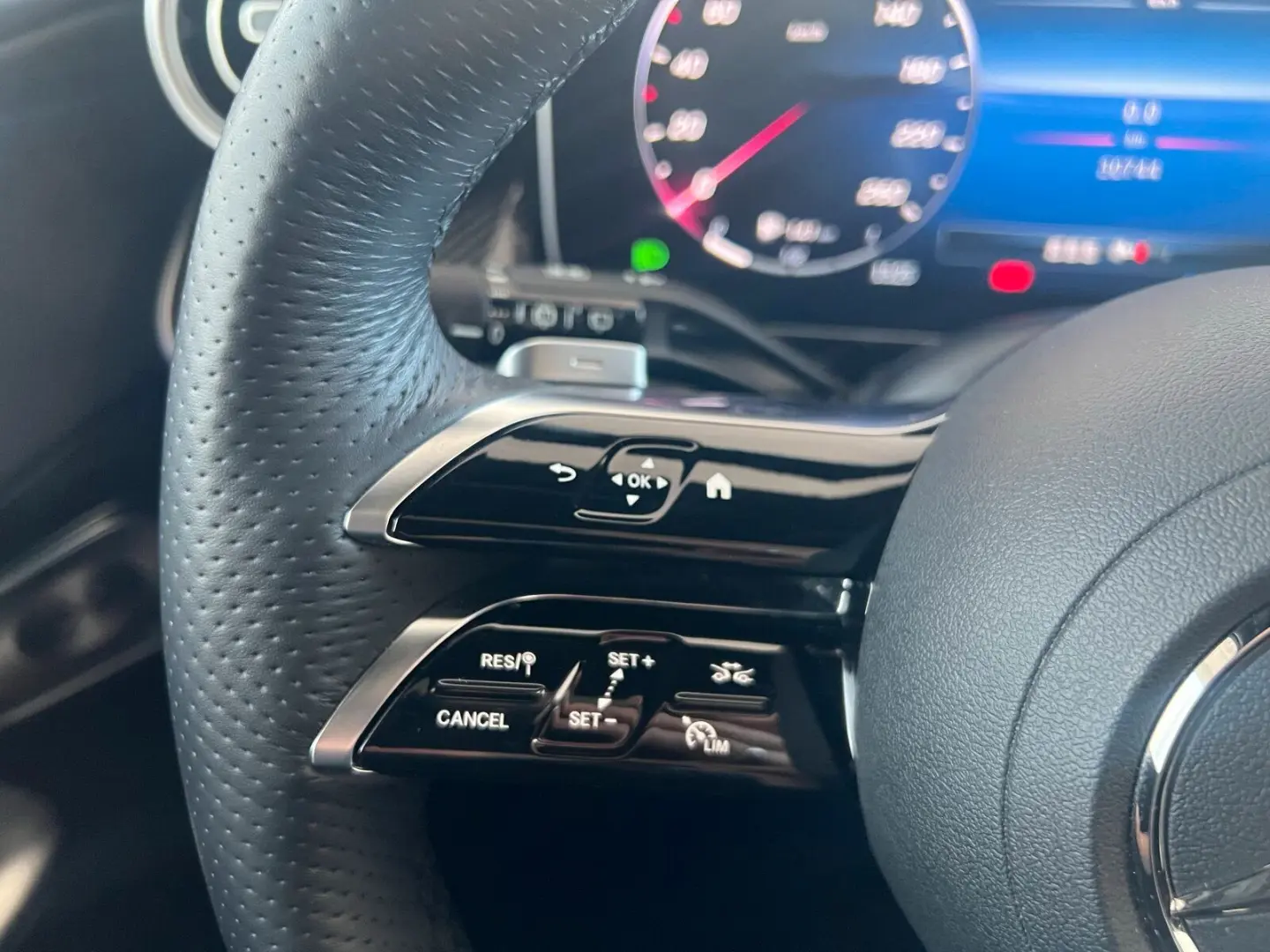 GLC 300 d 4M AMG Line Pano-Dach Distronic Kamera