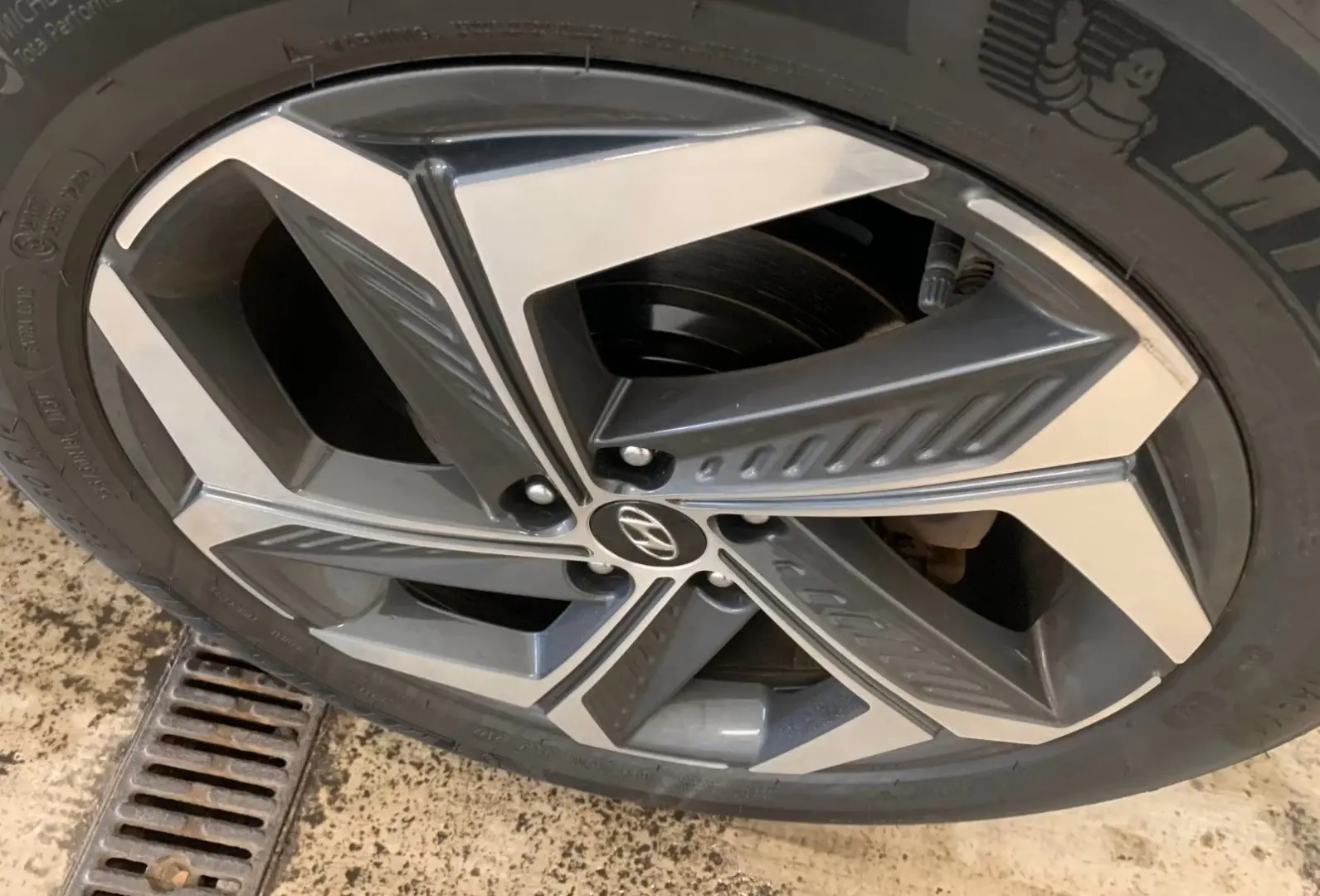 Tucson Hybrid 4WD NAVI LED 19  KAMERA DAB