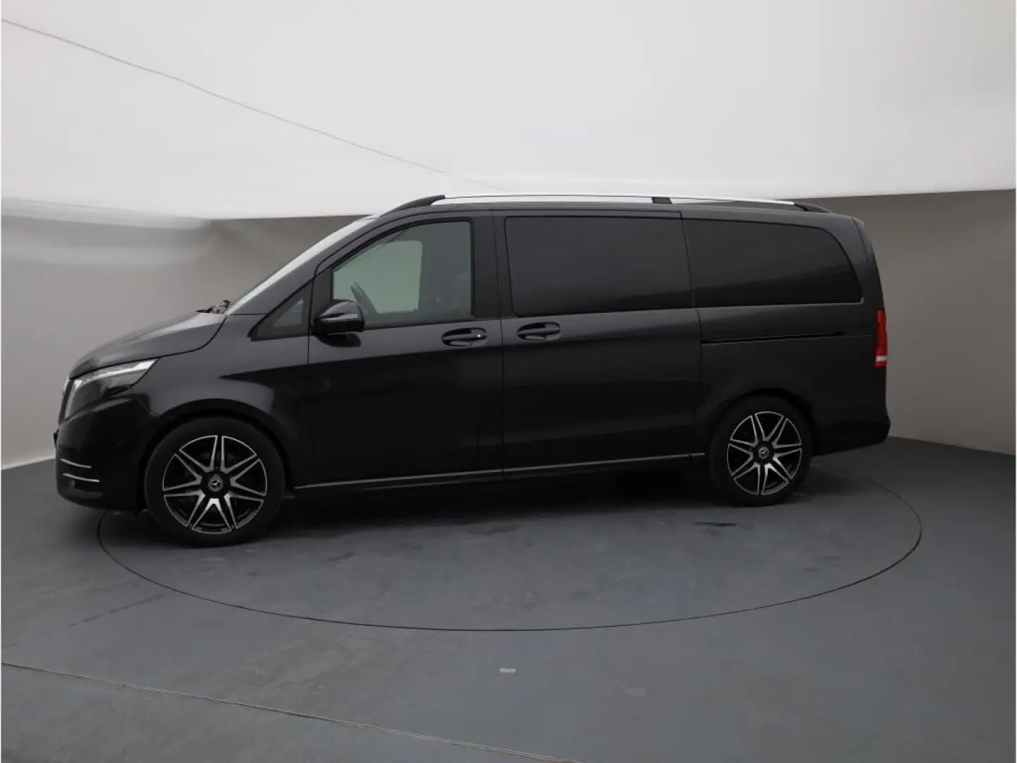 V 220 d AMG 7Sitze AHK ILS Navi RfKam 19Zoll