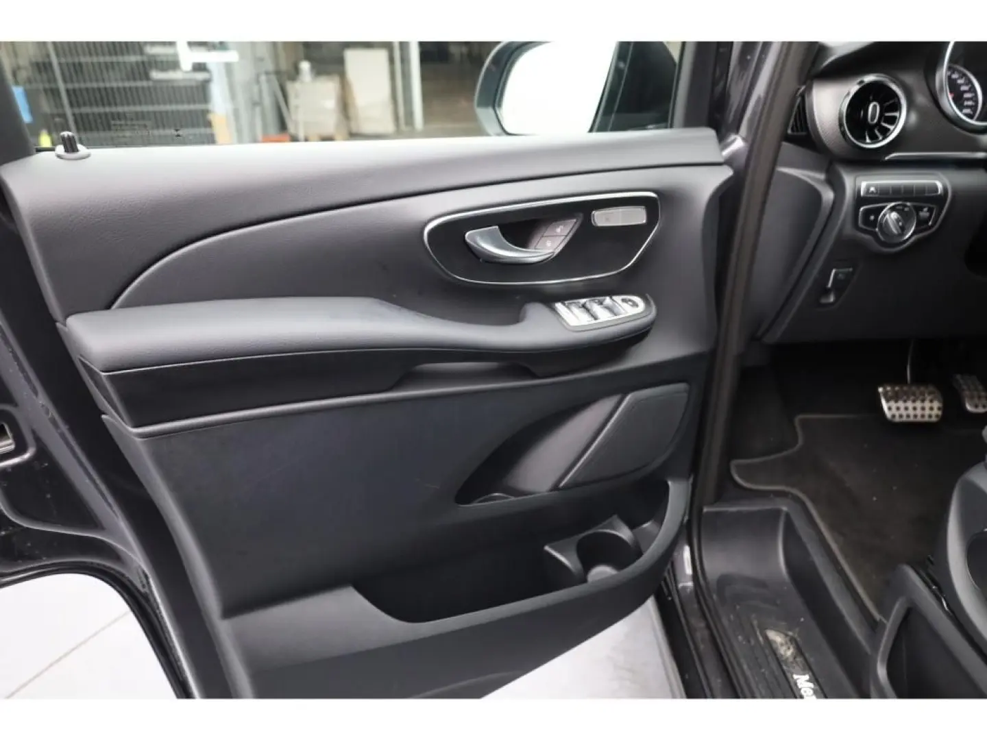 V 220 d AMG 7Sitze AHK ILS Navi RfKam 19Zoll