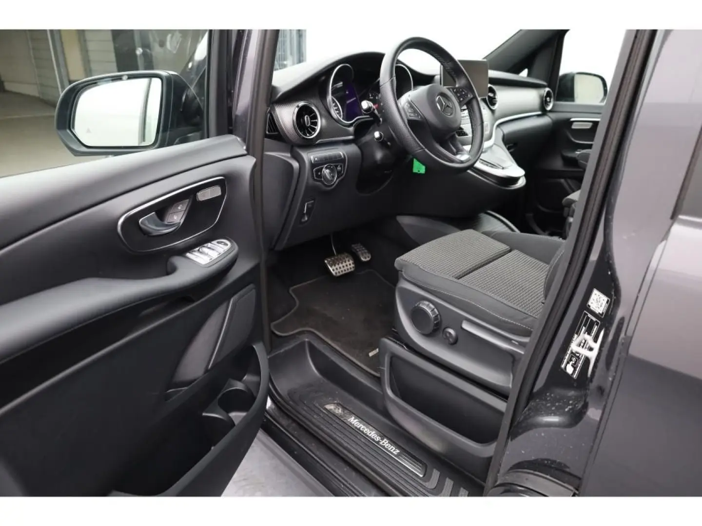 V 220 d AMG 7Sitze AHK ILS Navi RfKam 19Zoll