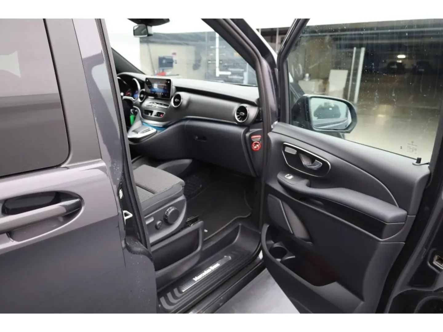 V 220 d AMG 7Sitze AHK ILS Navi RfKam 19Zoll