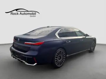 740 d xDrive M Sport B&W