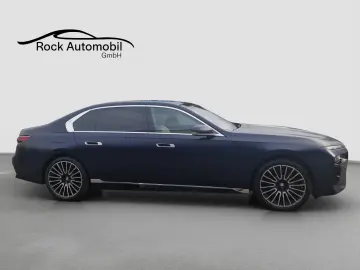 740 d xDrive M Sport B&W