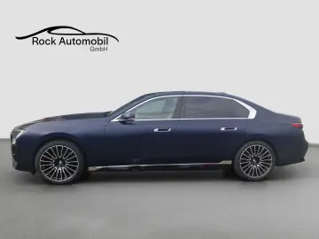 740 d xDrive M Sport B&W