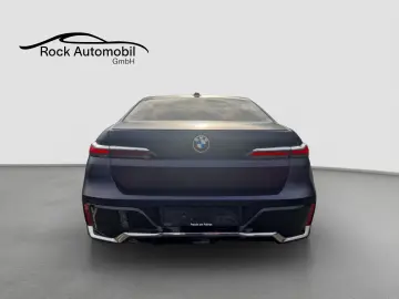 740 d xDrive M Sport B&W