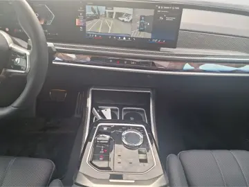 740 d xDrive M Sport B&W