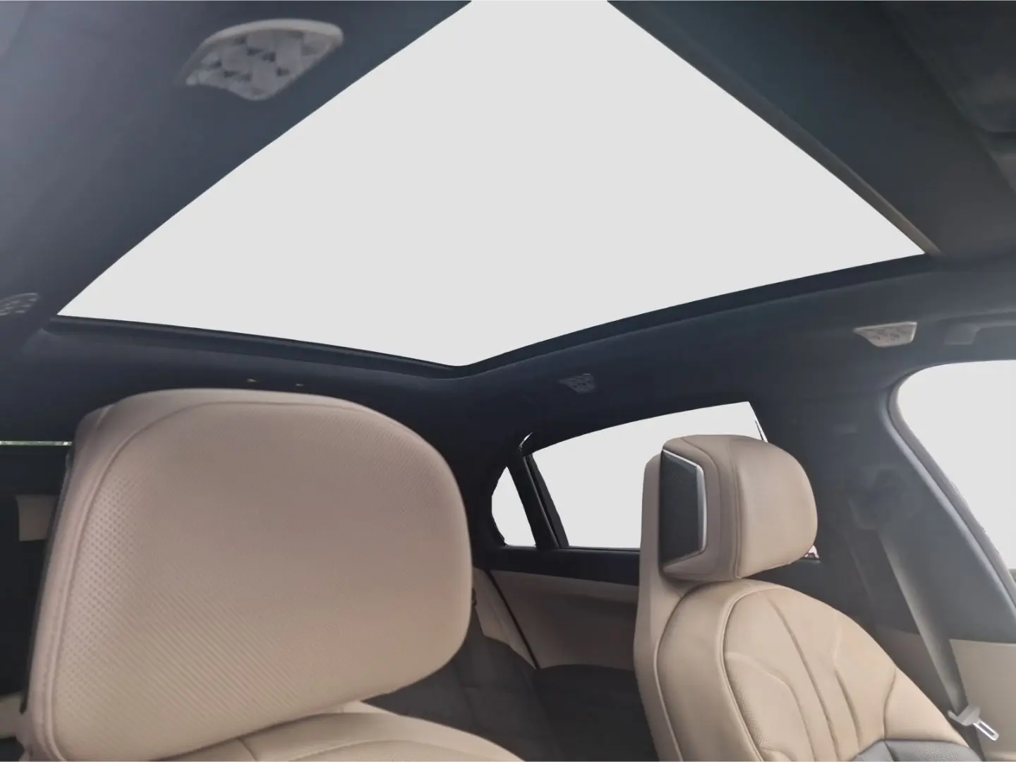 740 d xDrive M Sport B&W