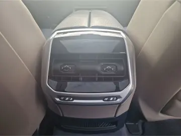 740 d xDrive M Sport B&W