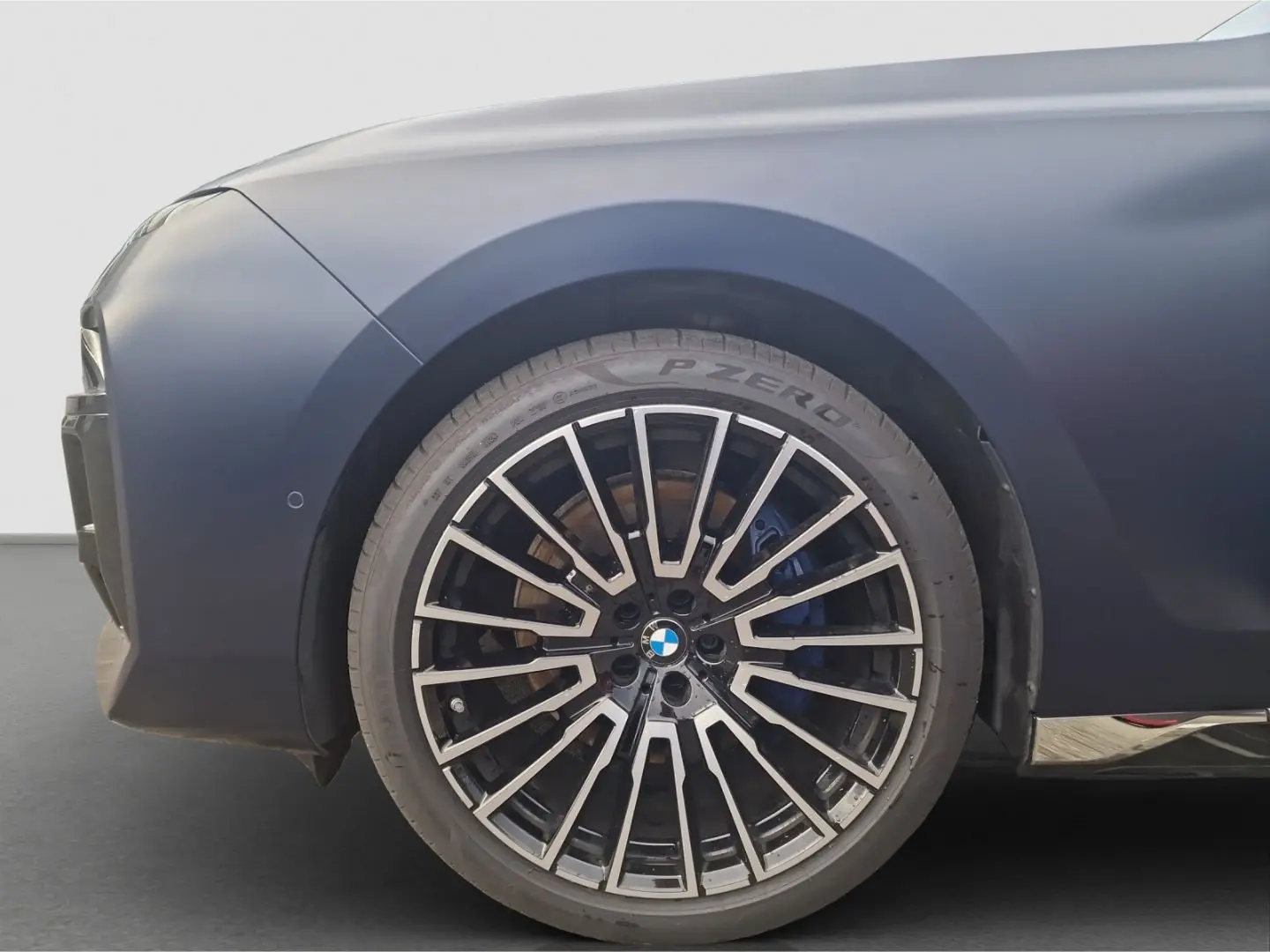 740 d xDrive M Sport B&W