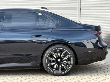 i7 xDrive M70 Integral Pano Sky TV B&W Sitzbelüf