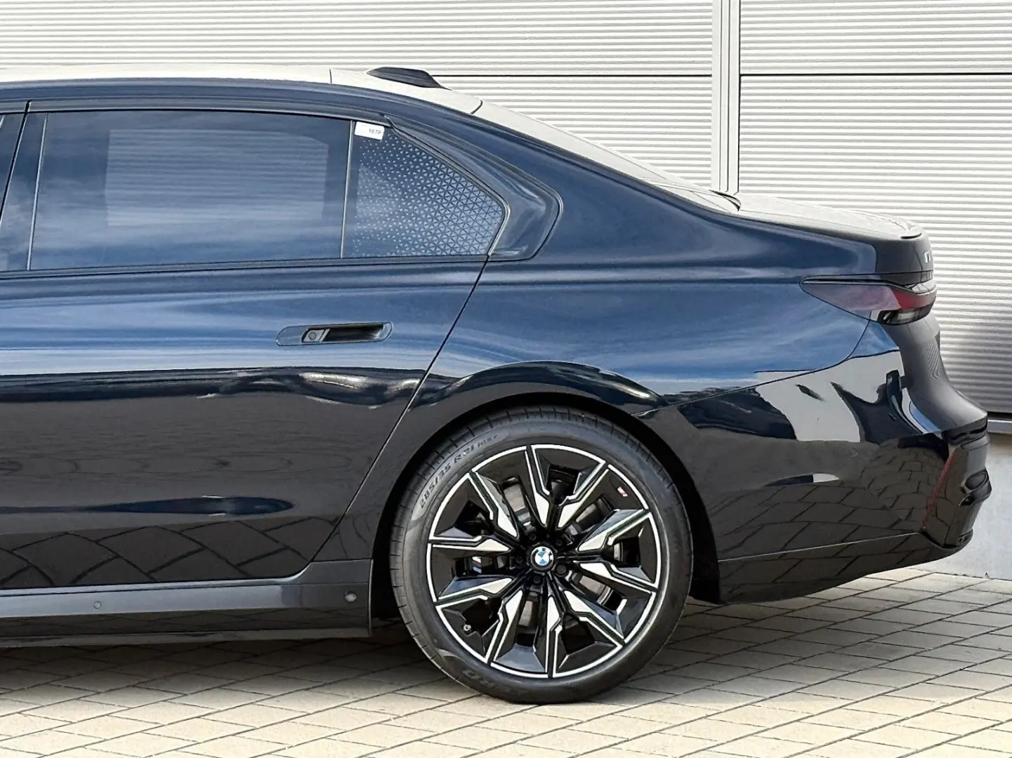 i7 xDrive M70 Integral Pano Sky TV B&W Sitzbelüf