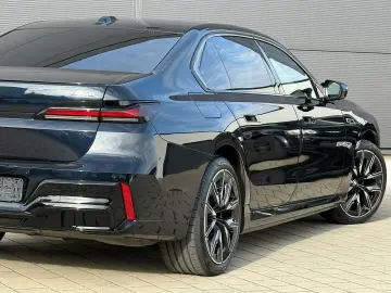 i7 xDrive M70 Integral Pano Sky TV B&W Sitzbelüf