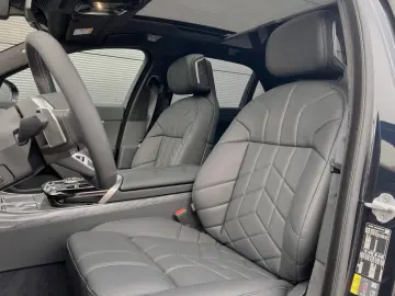 i7 xDrive M70 Integral Pano Sky TV B&W Sitzbelüf