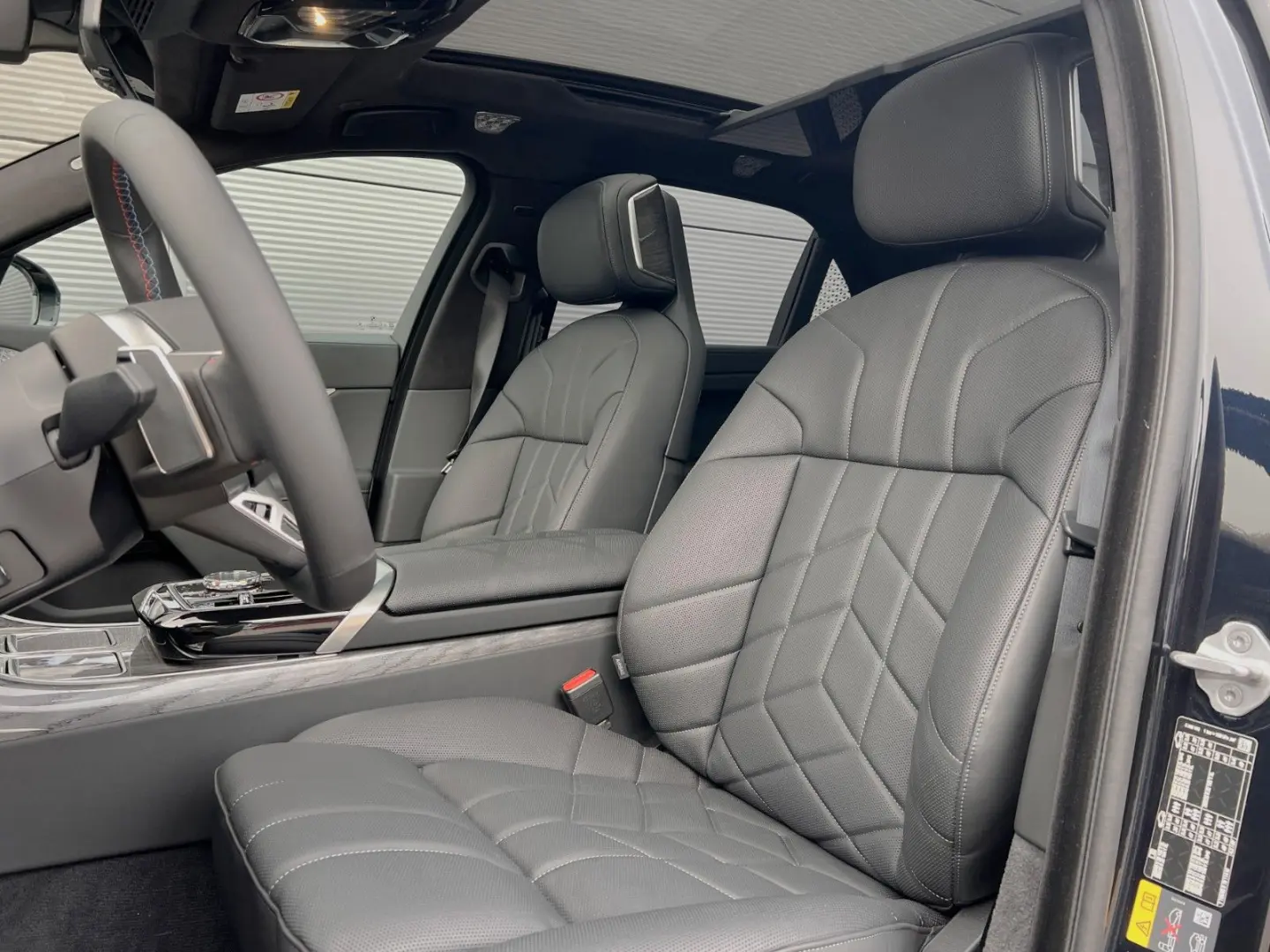 i7 xDrive M70 Integral Pano Sky TV B&W Sitzbelüf