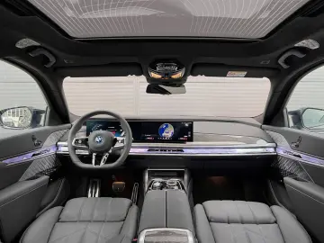 i7 xDrive M70 Integral Pano Sky TV B&W Sitzbelüf