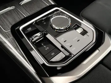 i7 xDrive M70 Integral Pano Sky TV B&W Sitzbelüf