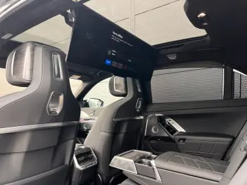 i7 xDrive M70 Integral Pano Sky TV B&W Sitzbelüf