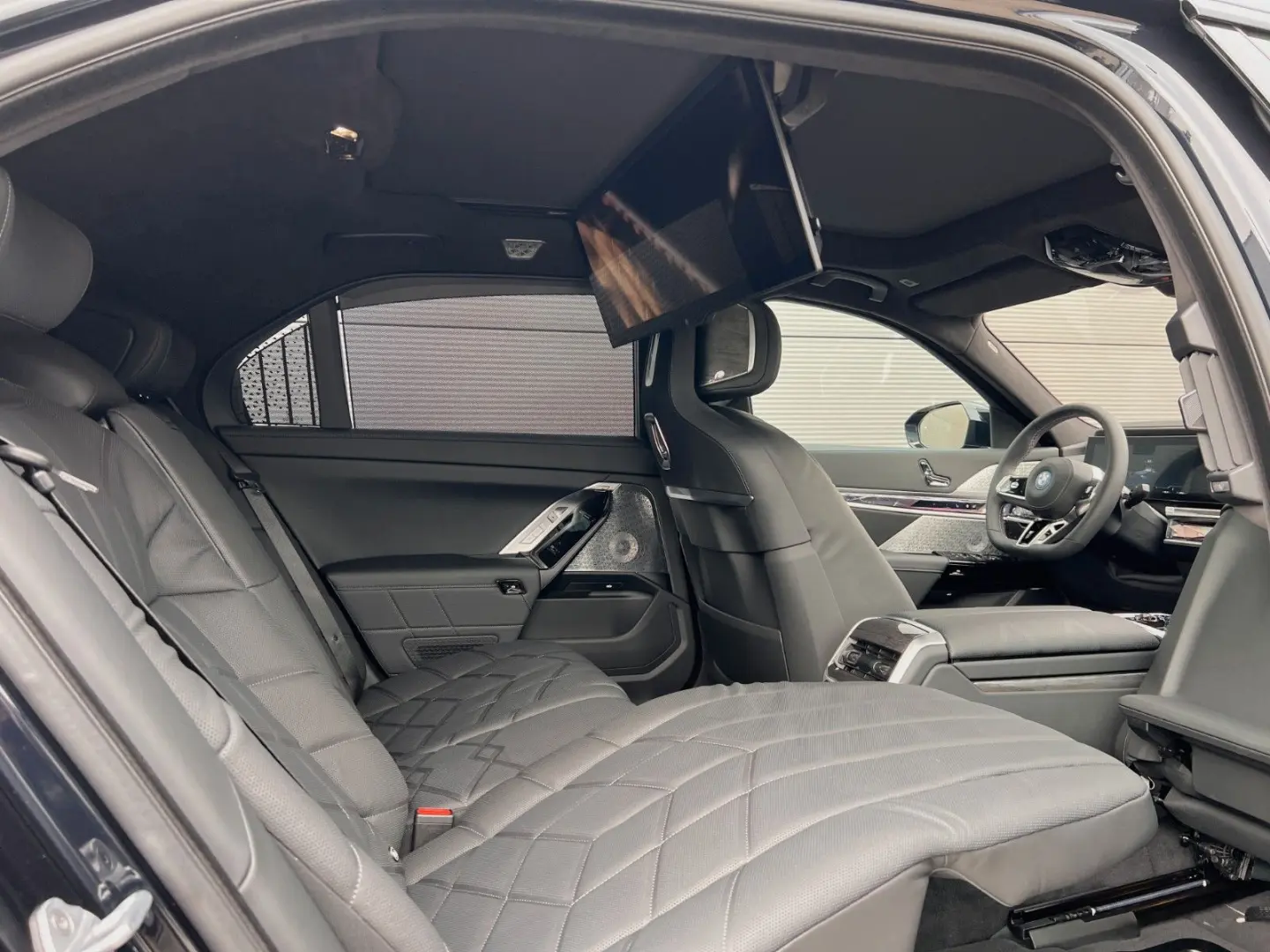 i7 xDrive M70 Integral Pano Sky TV B&W Sitzbelüf