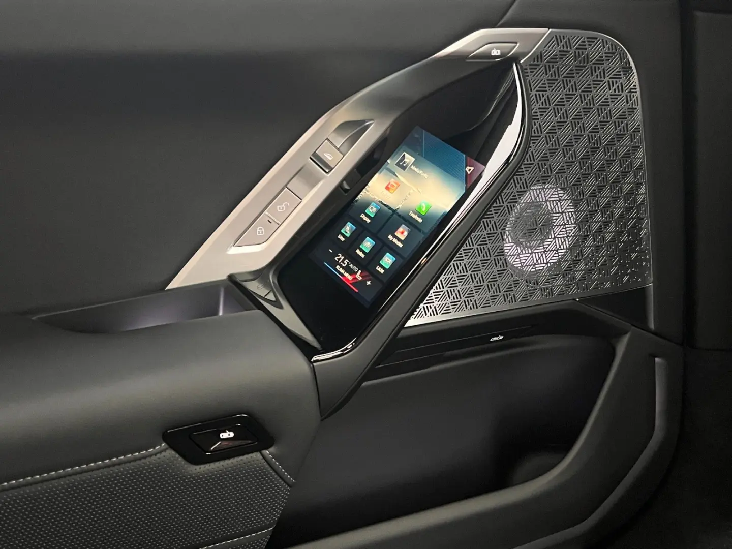 i7 xDrive M70 Integral Pano Sky TV B&W Sitzbelüf