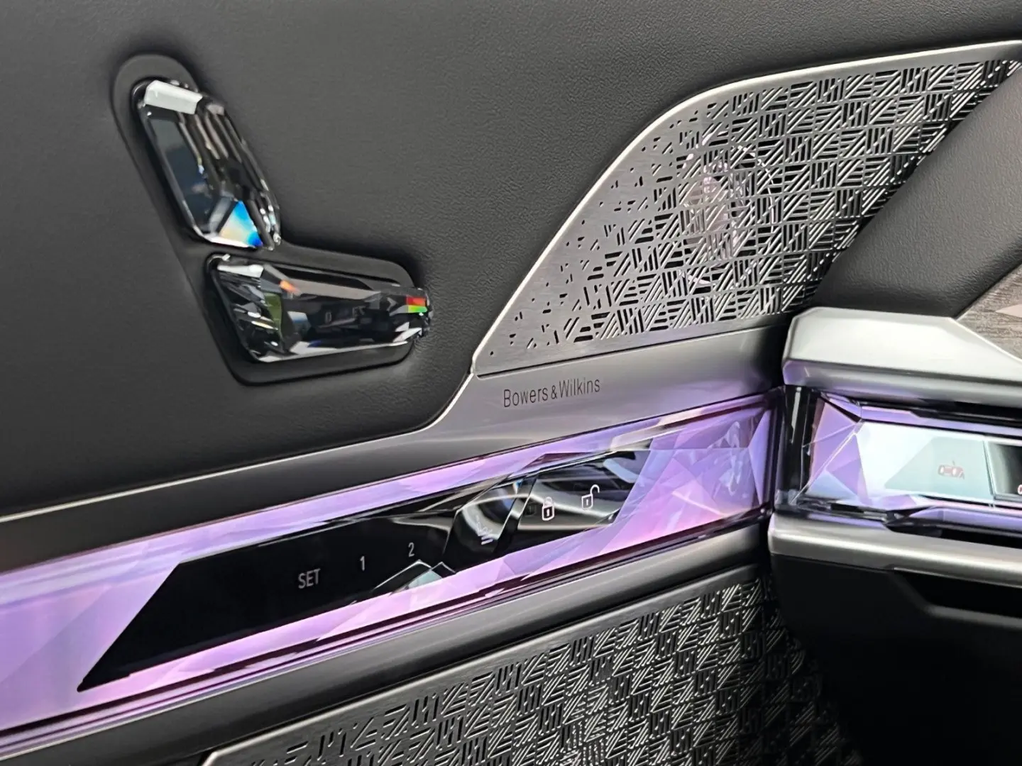 i7 xDrive M70 Integral Pano Sky TV B&W Sitzbelüf