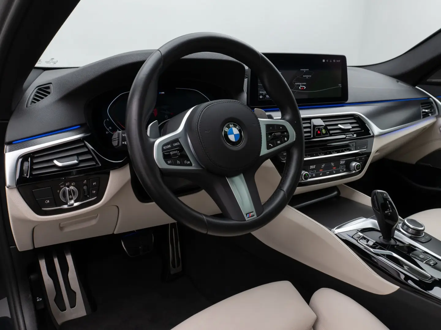 540i xD M Sport Glasdach Kamera HUD DAB H K 19