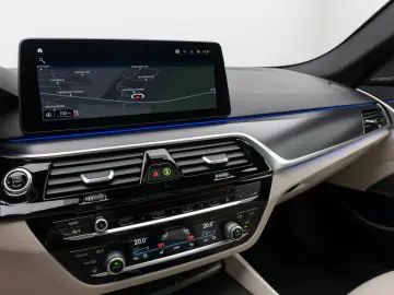 540i xD M Sport Glasdach Kamera HUD DAB H K 19