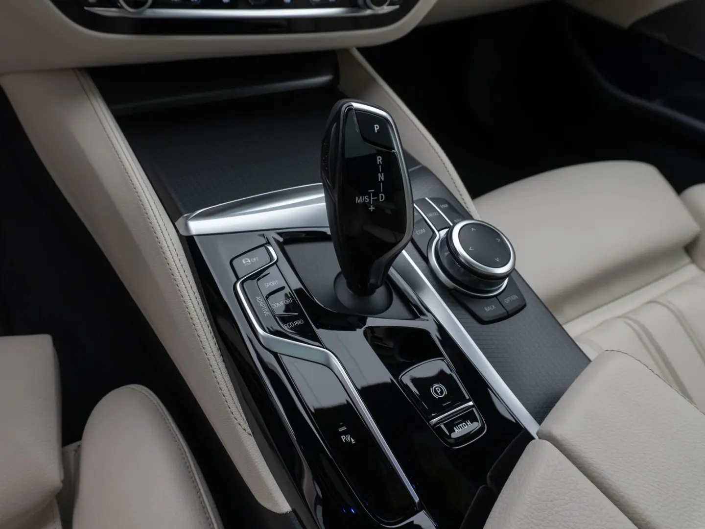 540i xD M Sport Glasdach Kamera HUD DAB H K 19