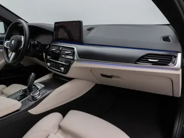 540i xD M Sport Glasdach Kamera HUD DAB H K 19