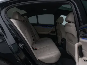 540i xD M Sport Glasdach Kamera HUD DAB H K 19