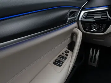 540i xD M Sport Glasdach Kamera HUD DAB H K 19