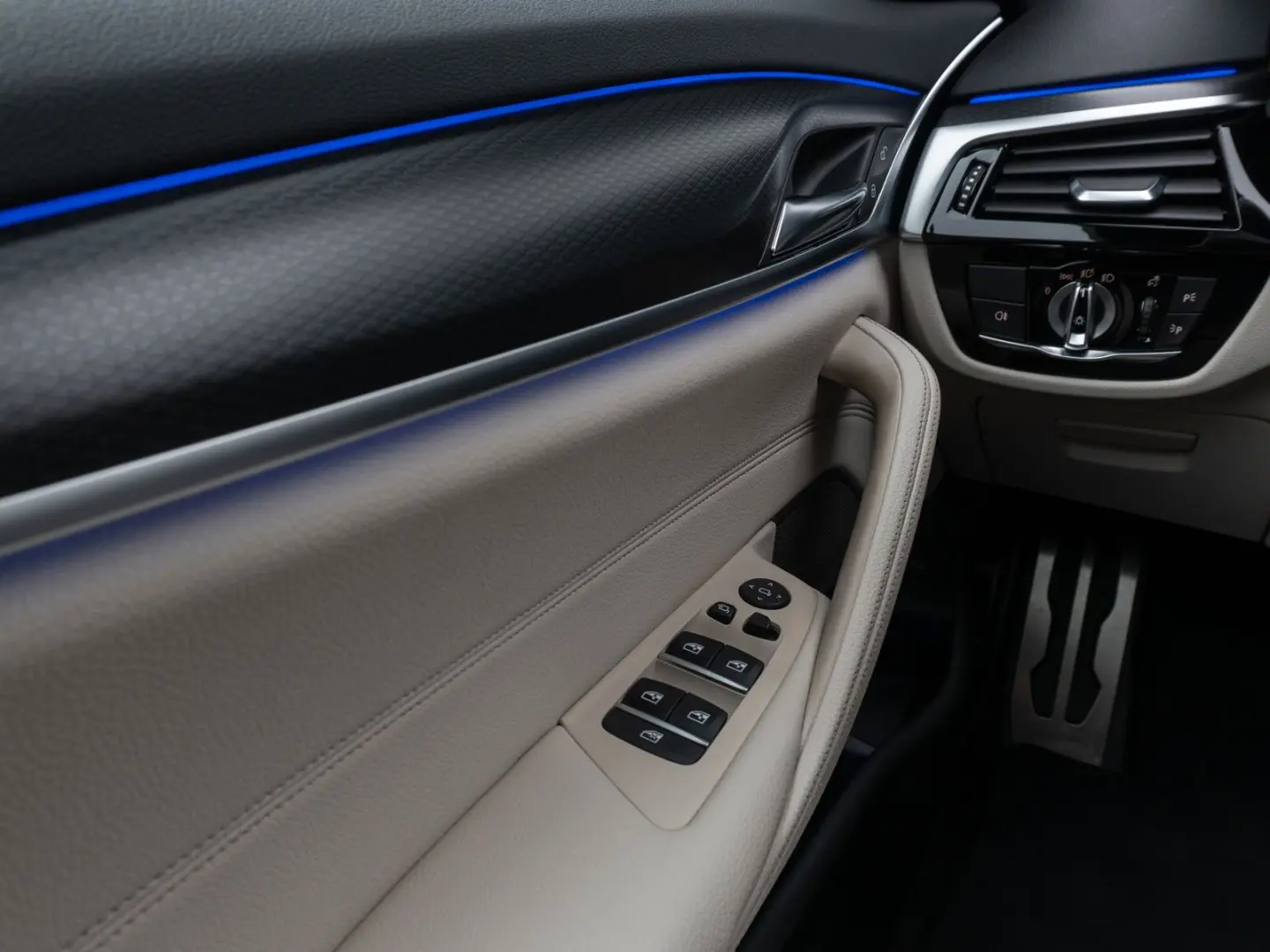 540i xD M Sport Glasdach Kamera HUD DAB H K 19