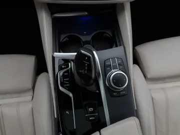 540i xD M Sport Glasdach Kamera HUD DAB H K 19