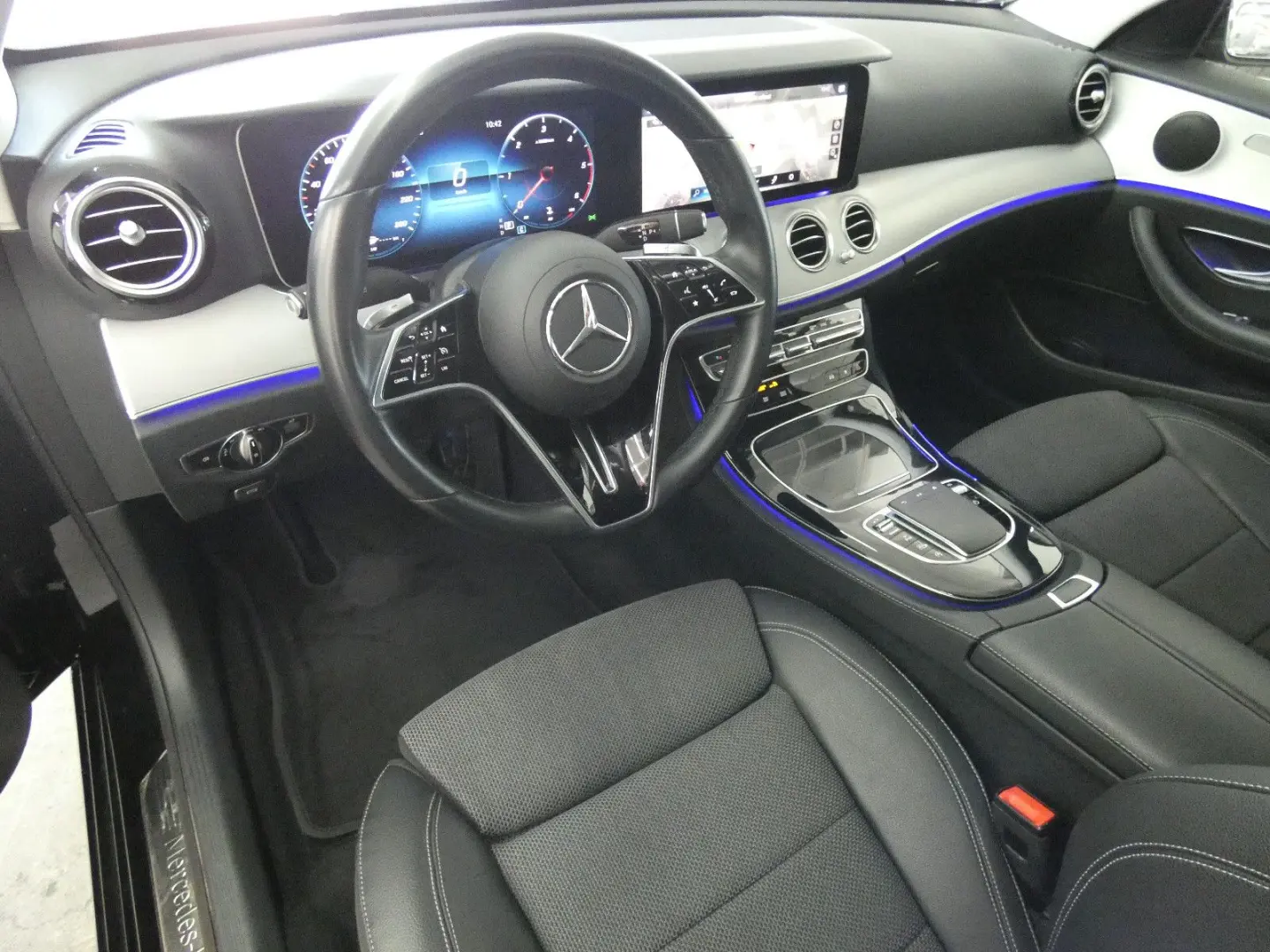 E 220 d AVANTGARDE MBUX NAVI LED KAMERA CARPLAY