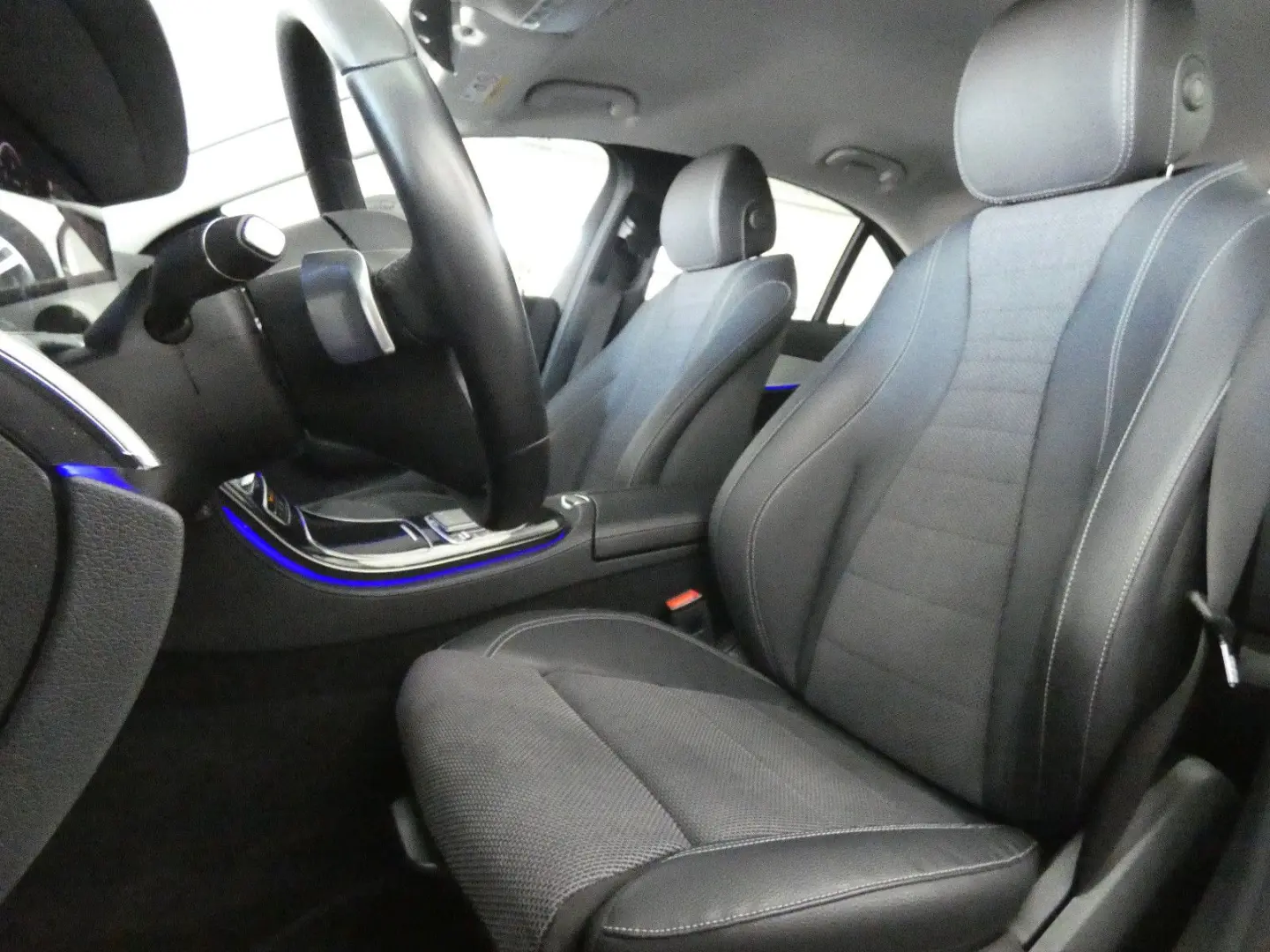 E 220 d AVANTGARDE MBUX NAVI LED KAMERA CARPLAY