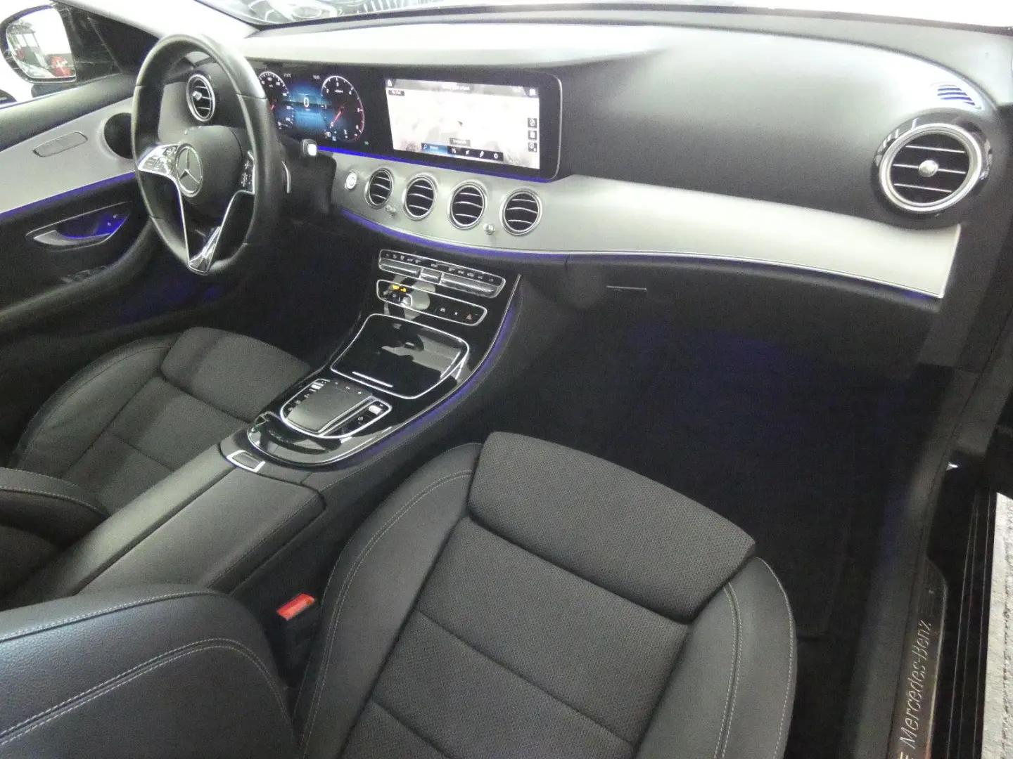E 220 d AVANTGARDE MBUX NAVI LED KAMERA CARPLAY