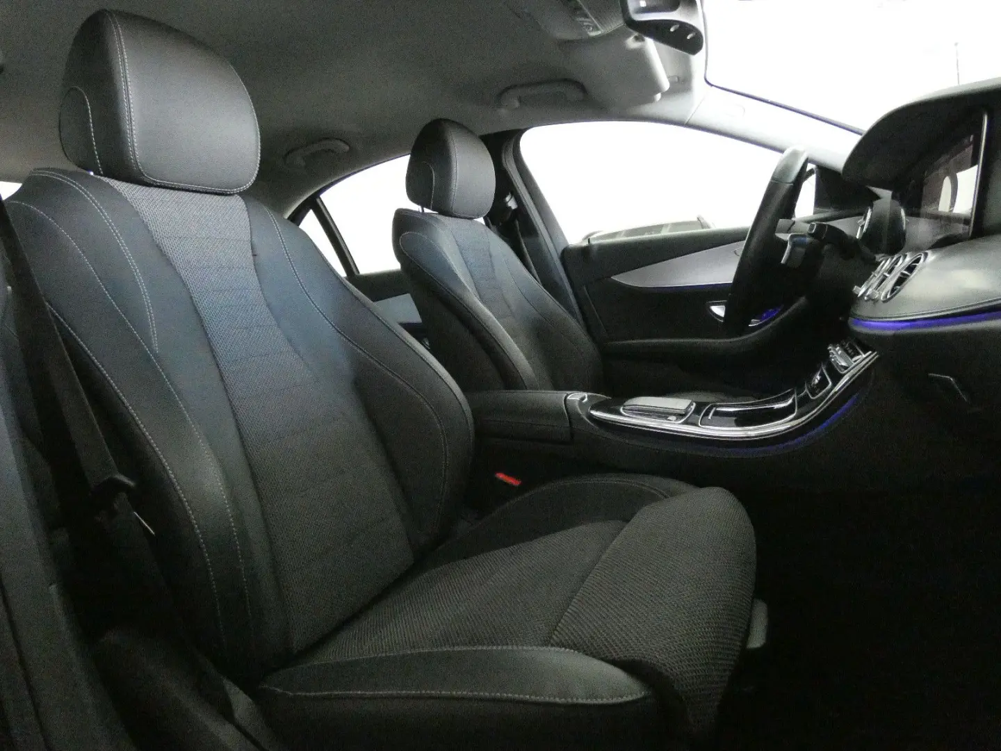 E 220 d AVANTGARDE MBUX NAVI LED KAMERA CARPLAY