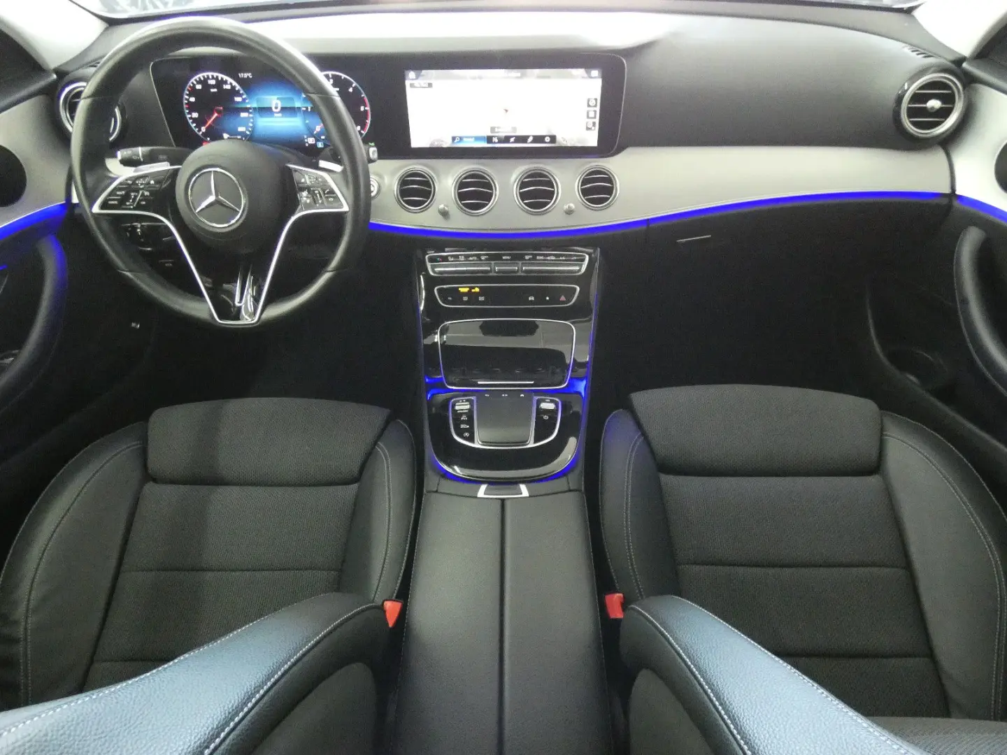 E 220 d AVANTGARDE MBUX NAVI LED KAMERA CARPLAY