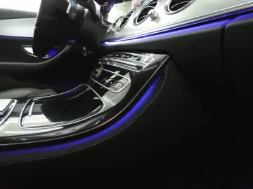 E 220 d AVANTGARDE MBUX NAVI LED KAMERA CARPLAY