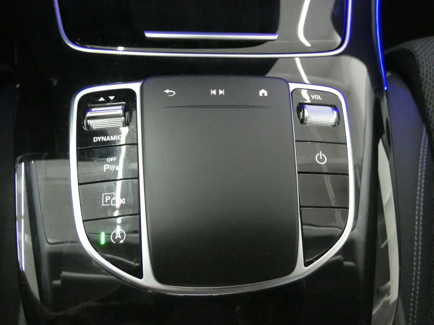 E 220 d AVANTGARDE MBUX NAVI LED KAMERA CARPLAY