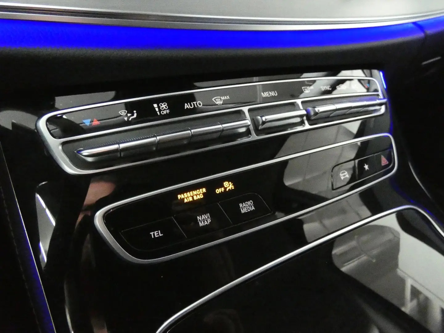 E 220 d AVANTGARDE MBUX NAVI LED KAMERA CARPLAY