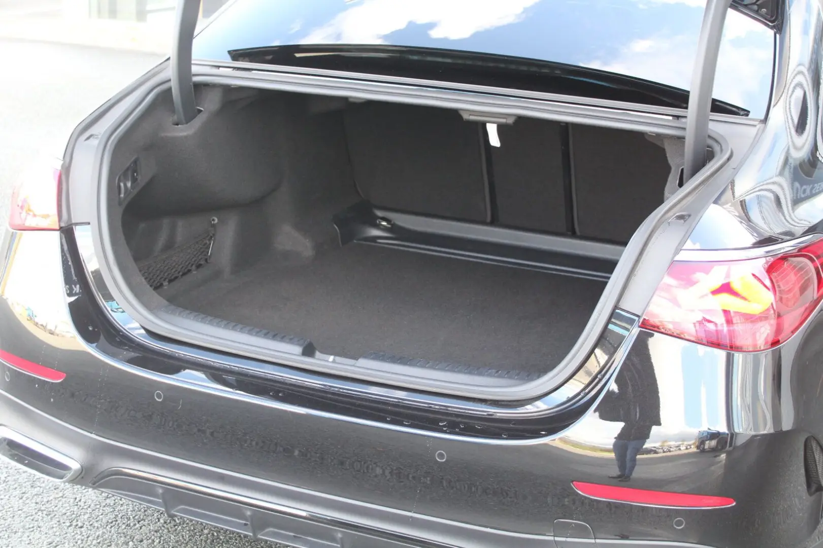 E 200 AMG NIGHT LED NAVI KAMERA TOTWINKELA. DAB