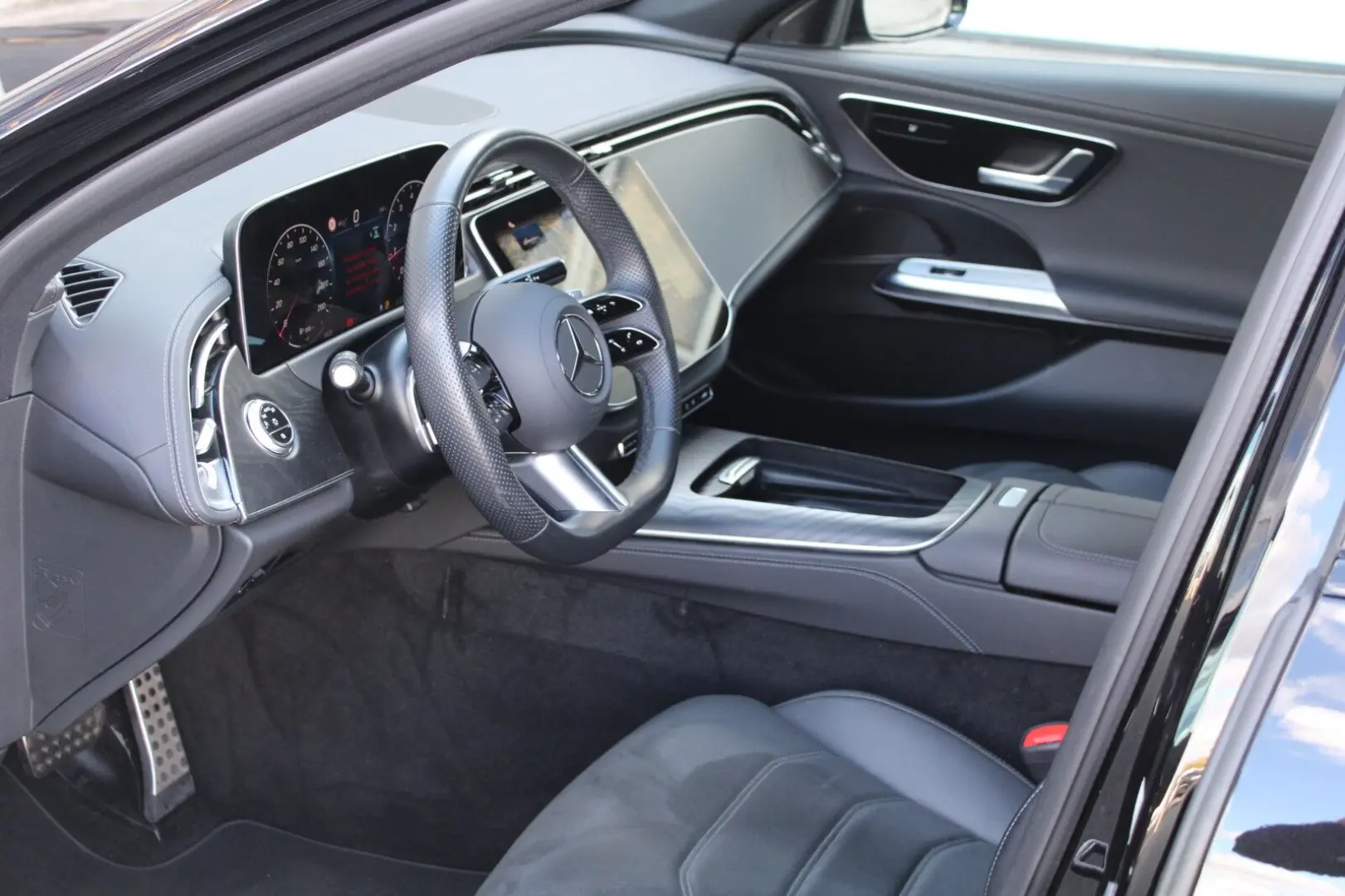 E 200 AMG NIGHT LED NAVI KAMERA TOTWINKELA. DAB