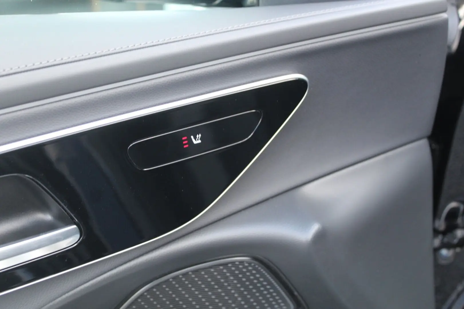 E 200 AMG NIGHT LED NAVI KAMERA TOTWINKELA. DAB