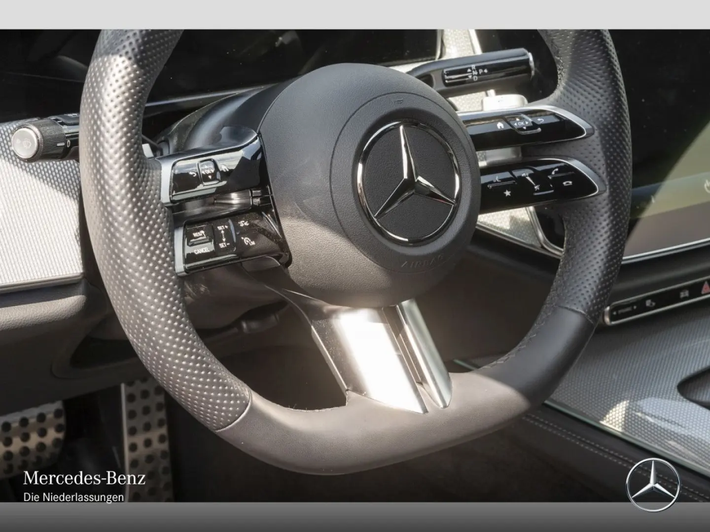 E 200 AMG Advanced NIGHT DISTR LED KEY Leder 19