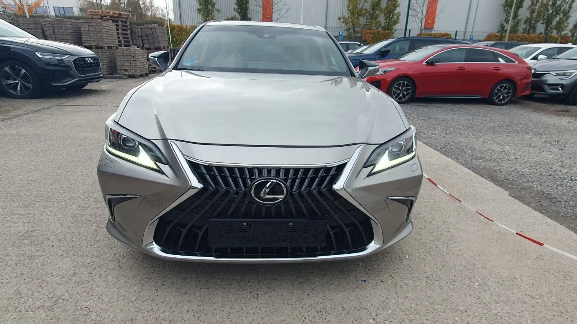 ES 300  Leder  Pano  Sitzbelüftung  Lenkradheizu