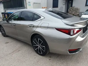 ES 300  Leder  Pano  Sitzbelüftung  Lenkradheizu